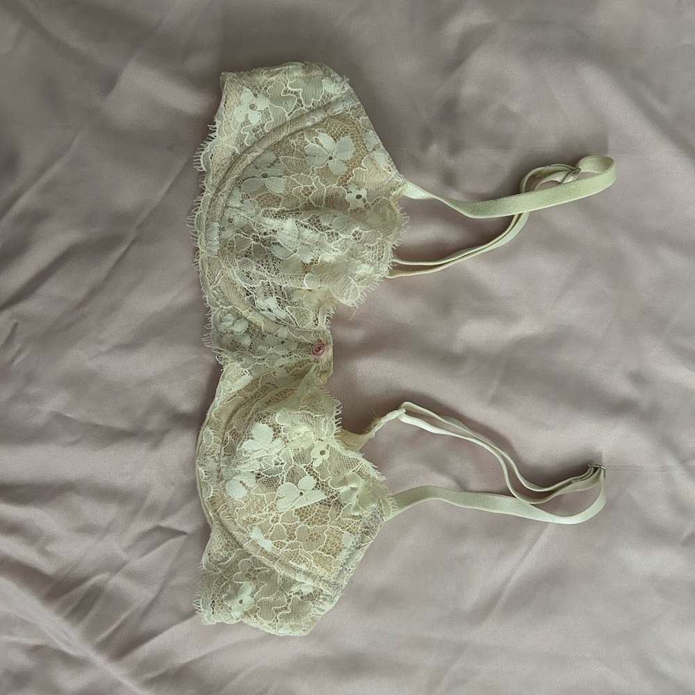 Victoria's Secret Cream Lace Bra